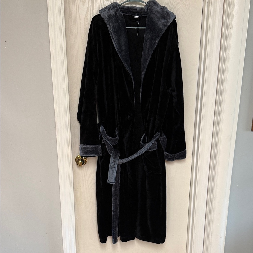 Women's Black Velvet Hooded robe
